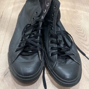 Men’s 8.5 black leather converse